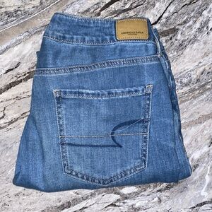 American Eagle Ripped Jeans Size 8
